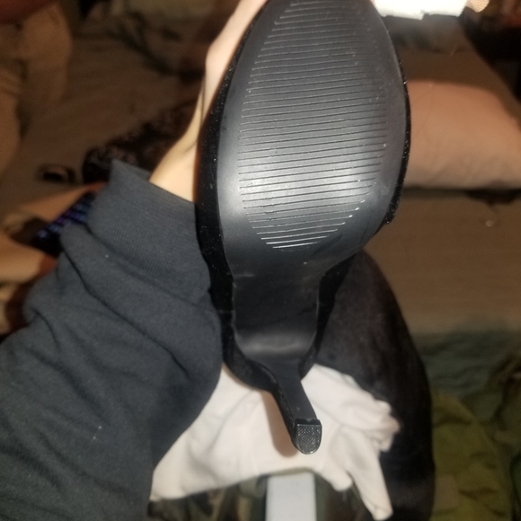 Black thigh high boots - Picture 4 of 8